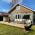 Familiewoning Met Jacuzzi Nabij Bij Strand, 10 Pers Julianadorp