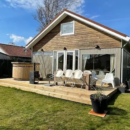 Familiewoning Met Jacuzzi Nabij Bij Strand, 10 Pers Julianadorp