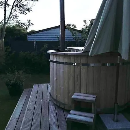 Familiewoning Met Jacuzzi Nabij Bij Strand, 10 Pers Prázdninový dům *