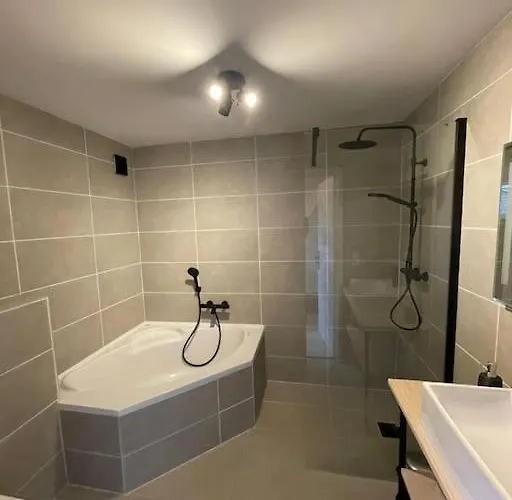 펜션 Familiewoning Met Jacuzzi Nabij Bij Strand, 10 Pers